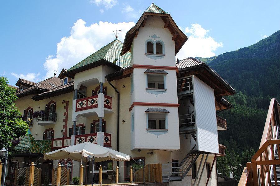 Albergo Bernard Canazei Exterior foto